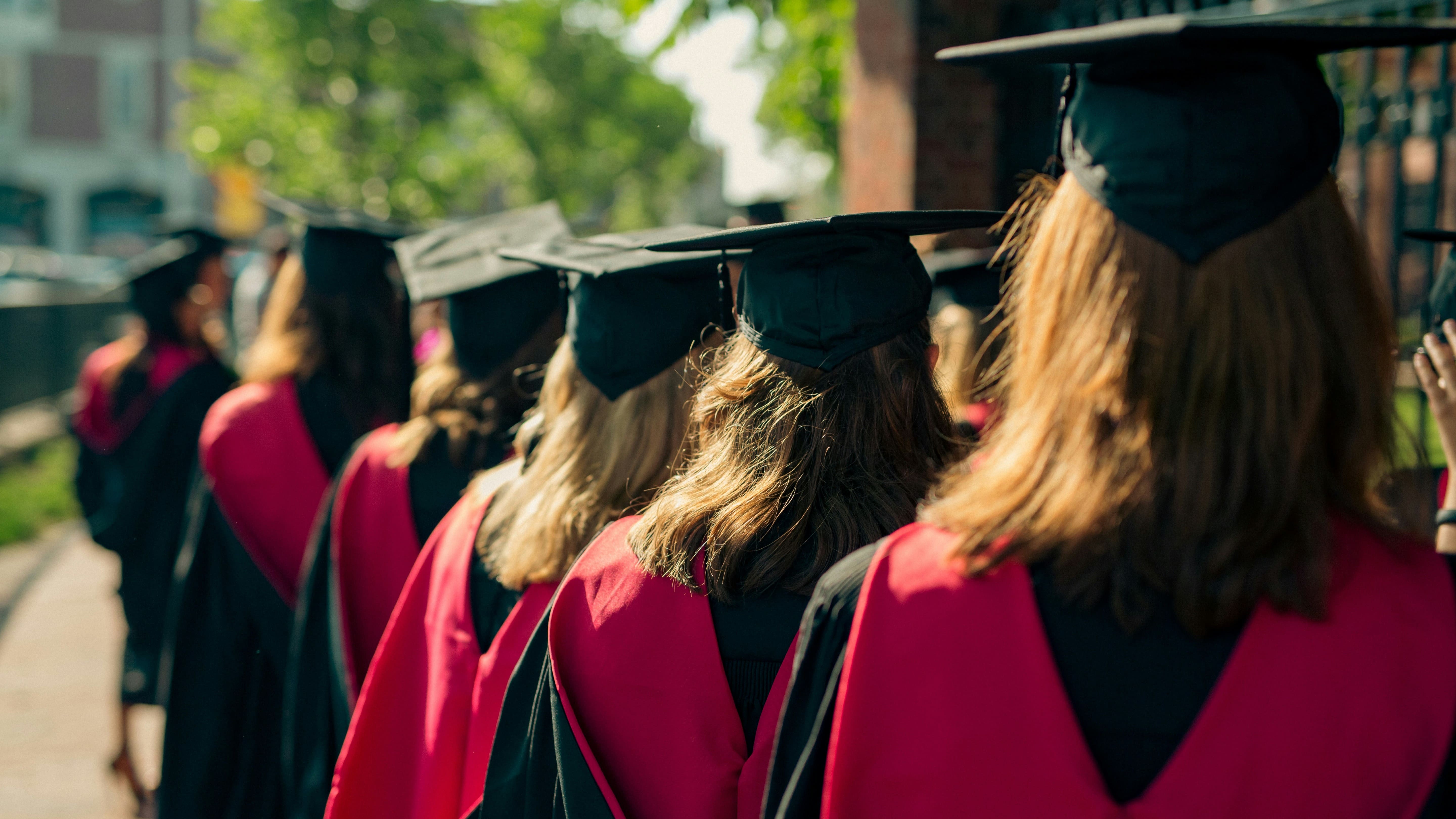 Maiores de 23 Anos no Ensino Superior: Entre inclusão e exclusão na sociedade do conhecimento tecnologicamente complexa