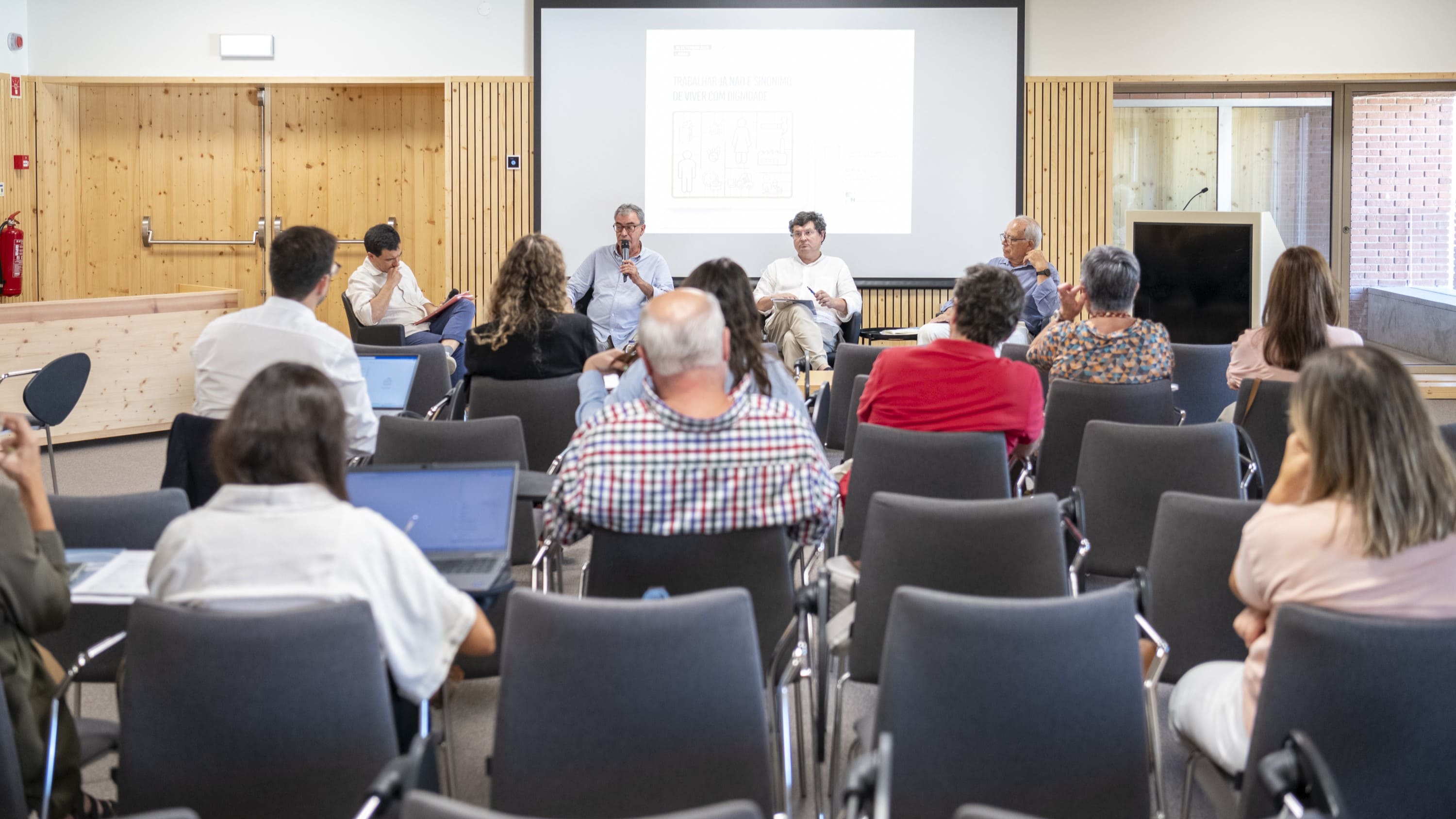 A pobreza à escala local e a delegação de competências na ação social