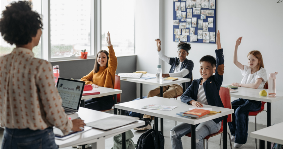 O desenvolvimento das escolas internacionais no  mundo lusófono