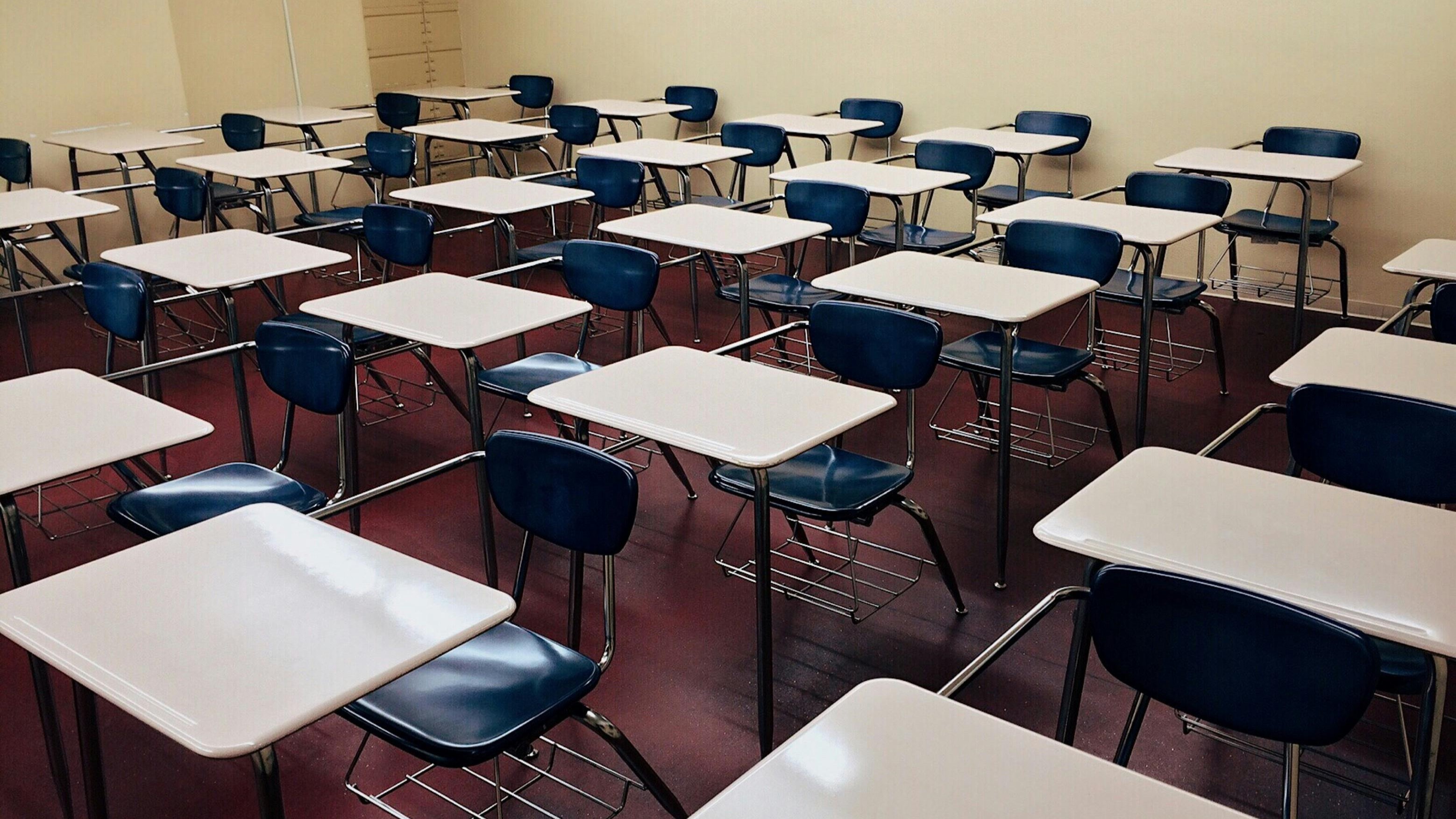 Um quarto dos alunos com pais estrangeiros reprova ou desiste no secundário